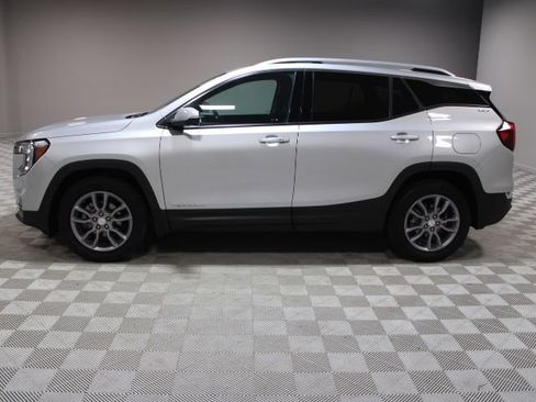 Certified 2022 GMC Terrain SLT w/ Tech Package image 9