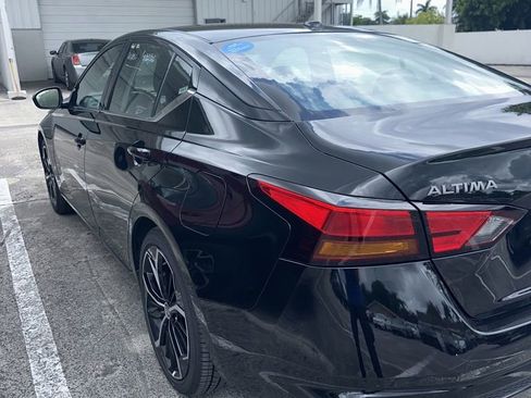 Used 2025 Nissan Altima 2.5 SR FWD image 9