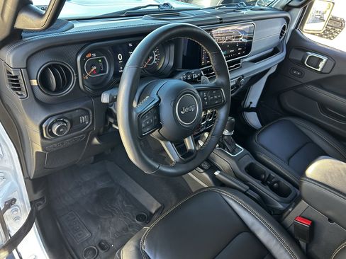 Used 2025 Jeep Wrangler Unlimited Rubicon 392 image 17