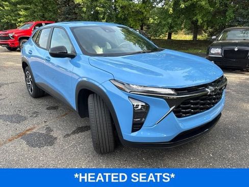 Used 2024 Chevrolet Trax RS w/ Driver Confidence Package FWD image 2