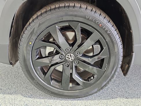 Certified 2023 Volkswagen Taos SE w/ Panoramic Sunroof Package FWD image 33