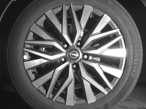Used 2025 Nissan Altima 2.5 SV FWD image 12