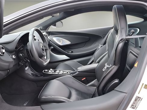 Used 2023 McLaren GT RWD image 9