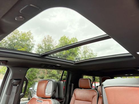 Used 2024 GMC Yukon XL Denali Ultimate AWD/4WD image 6