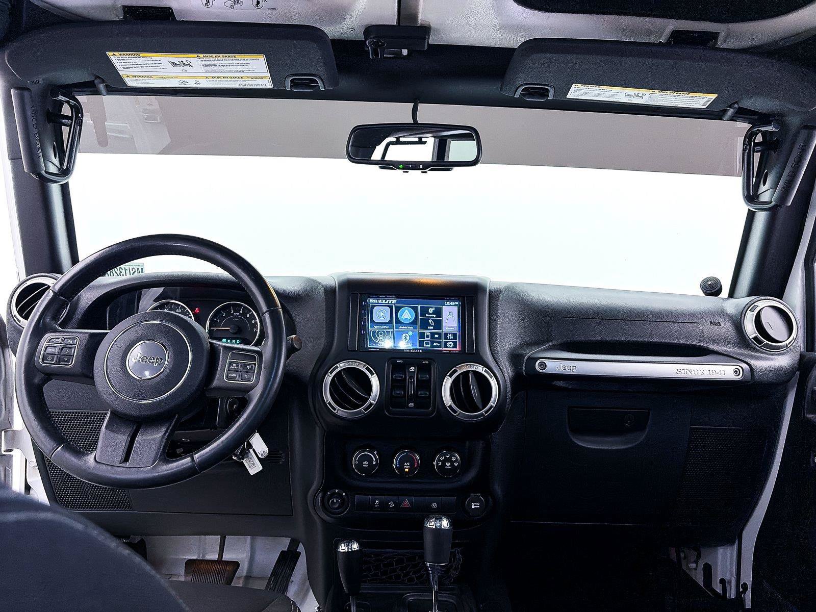 Used 2016 Jeep Wrangler Unlimited Sahara w/ Connectivity Group AWD/4WD image 16