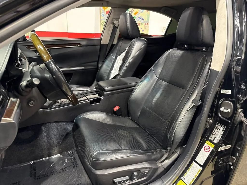 Used 2013 Lexus ES 350 w/ Luxury Pkg FWD image 12