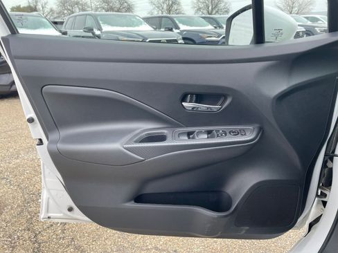 Used 2025 Nissan Versa SV image 18