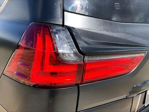 Used 2019 Lexus LX 570 4WD w/ Luxury Package image 29