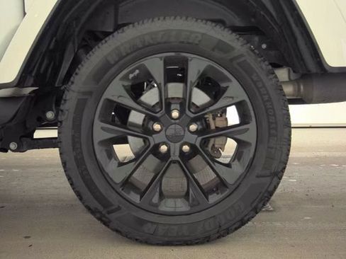 Used 2021 Jeep Gladiator Overland AWD/4WD image 19
