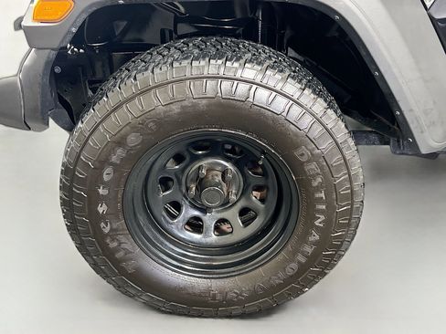 Used 2018 Jeep Wrangler Sport image 13