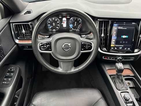 Used 2020 Volvo S60 T5 Momentum w/ Protection Package image 29