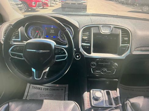 Used 2019 Chrysler 300 Limited RWD image 19