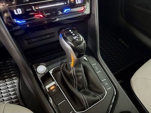 New 2025 Volkswagen Taos SE image 17