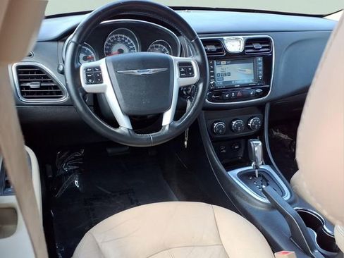 Used 2011 Chrysler 200 Limited FWD image 4