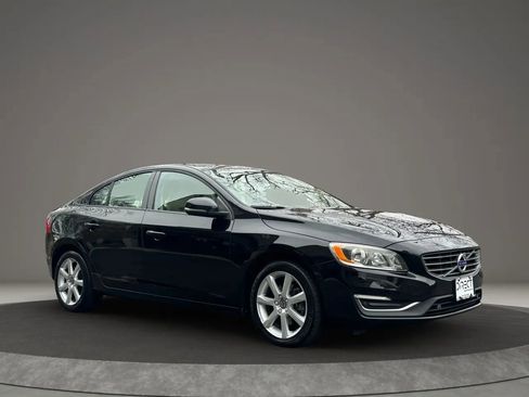 Used 2016 Volvo S60 T5 image 3