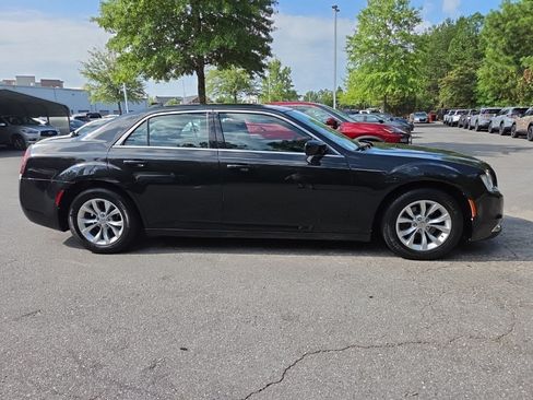 Used 2015 Chrysler 300 Limited RWD image 8