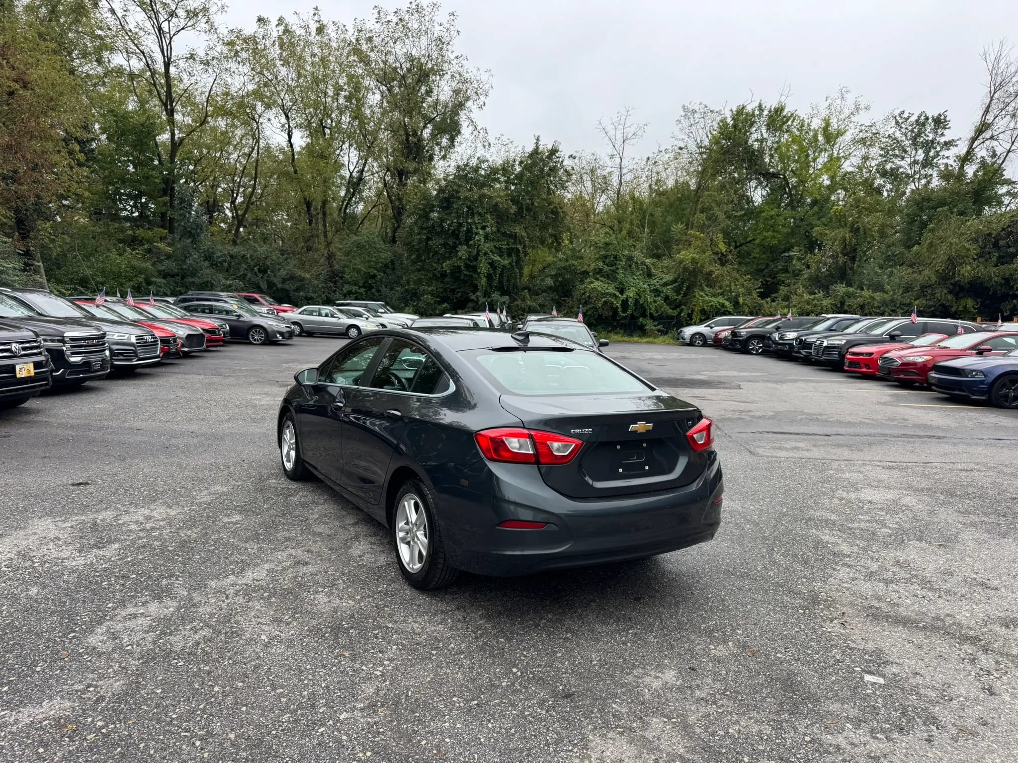 Used 2017 Chevrolet Cruze LT w/ Convenience Package FWD image 7