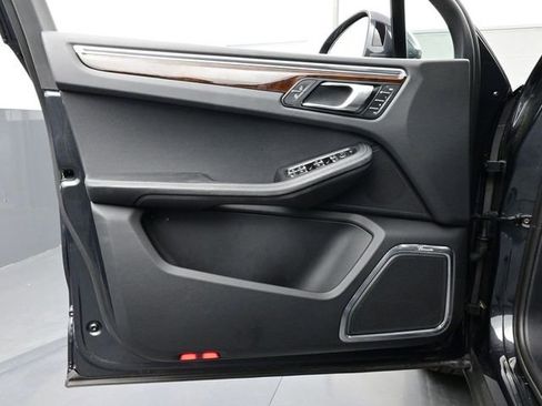 Certified 2023 Porsche Macan S image 7