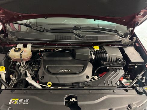 Used 2017 Chrysler Pacifica Limited FWD image 6