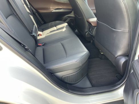 Used 2022 Toyota Venza Limited AWD/4WD image 19