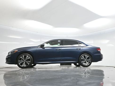 Used 2022 Volkswagen Passat 2.0T SE FWD image 7