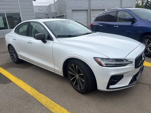 Used 2021 Volvo S60 T5 Momentum AWD/4WD image 5