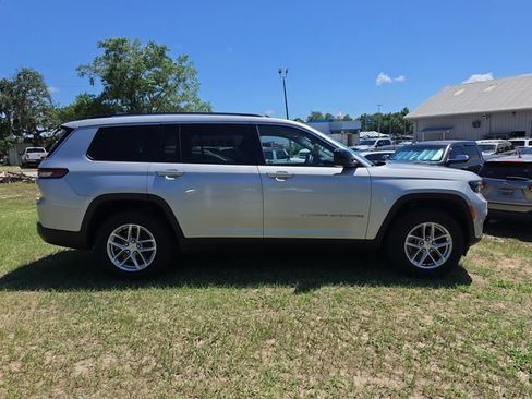 Certified 2022 Jeep Grand Cherokee L Laredo w/ Luxury Tech Group I RWD image 2