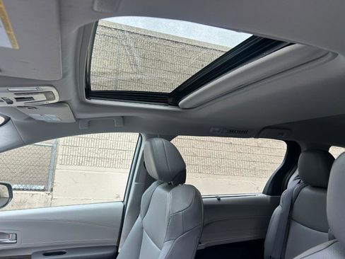 Used 2023 Toyota Sienna XLE AWD/4WD image 12