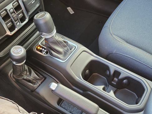 New 2026 Jeep Gladiator Sport AWD/4WD image 10