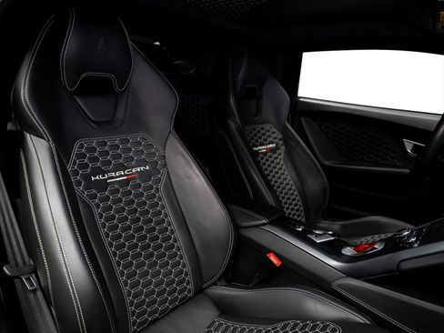 Used 2017 Lamborghini Huracan LP 580-2 RWD image 34