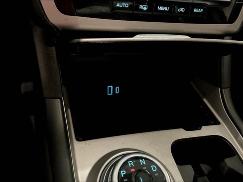 Used 2023 Ford Explorer XLT AWD/4WD image 16