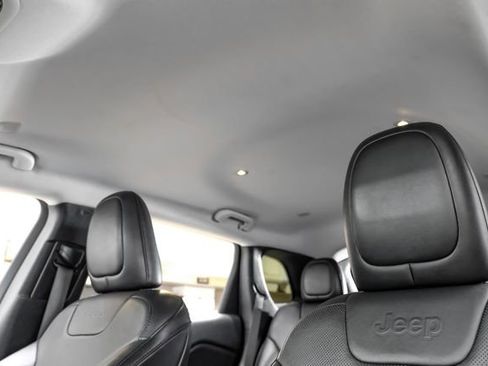 Used 2019 Jeep Cherokee Limited w/ Luxury Group AWD/4WD image 33