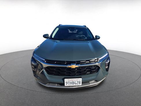 Used 2025 Chevrolet Trax LT image 7