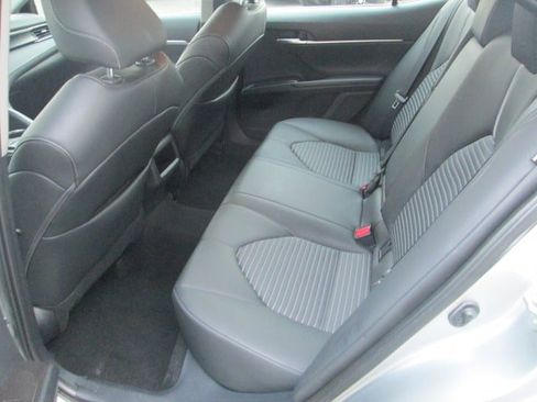 Used 2024 Toyota Camry SE image 10