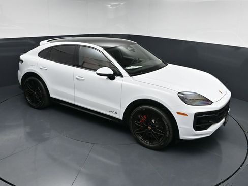 Used 2026 Porsche Cayenne GTS image 19