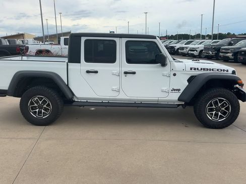 Used 2024 Jeep Gladiator Rubicon AWD/4WD image 2
