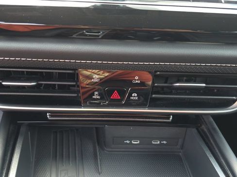 Used 2025 Volkswagen Atlas SE FWD image 20