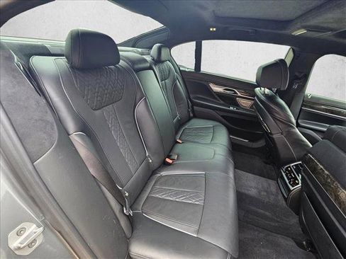 Used 2018 BMW 750i xDrive image 15
