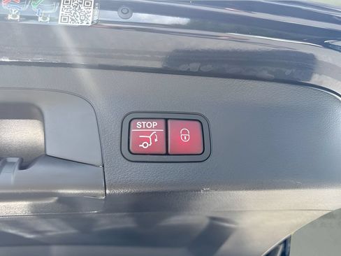 Used 2024 Mercedes-Benz GLS 450 4MATIC image 27