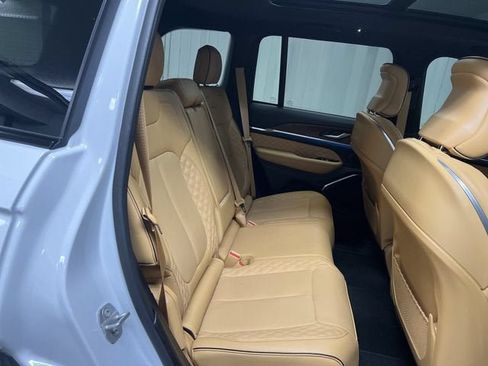 Used 2025 Jeep Grand Cherokee Summit AWD/4WD image 27
