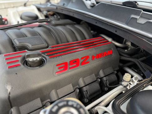 Used 2015 Dodge Challenger SRT image 12