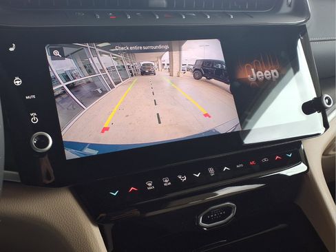 New 2026 Jeep Grand Cherokee Limited image 14