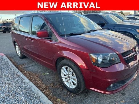 Used 2020 Dodge Grand Caravan GT image 1