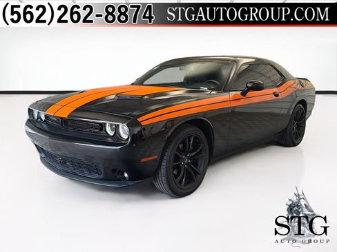 Used 2018 Dodge Challenger SXT w/ Blacktop Package RWD image 1