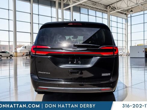 Used 2023 Chrysler Pacifica Touring-L FWD image 34