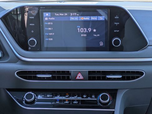 Certified 2023 Hyundai Sonata SE w/ Preferred Accessory Package image 14