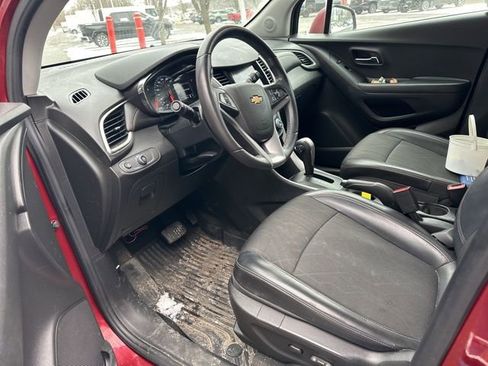 Used 2021 Chevrolet Trax LT w/ Sport Edition image 9
