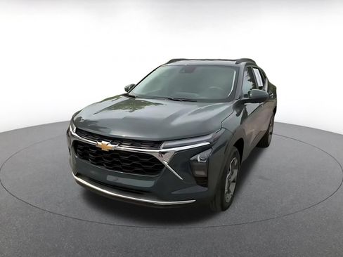 Used 2025 Chevrolet Trax LT w/ LT Convenience Package FWD image 7