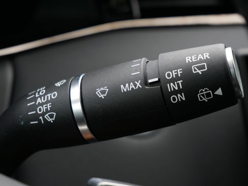 Used 2025 Land Rover Range Rover Evoque S image 24