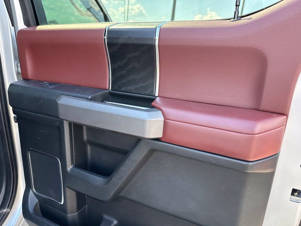 Used 2019 Ford F150 Platinum w/ Equipment Group 701A Luxury AWD/4WD image 12